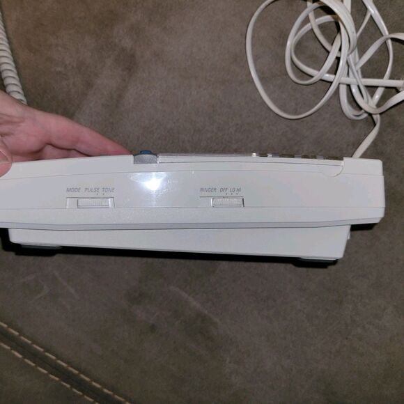 GE 2-9168A Corded Pushbutton Office Telephone with 12 Number Memory - Picture 3 of 7